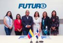 Ciudadanos venezolanos firman acuerdo con ARS Futuro para acceder a un seguro de salud.