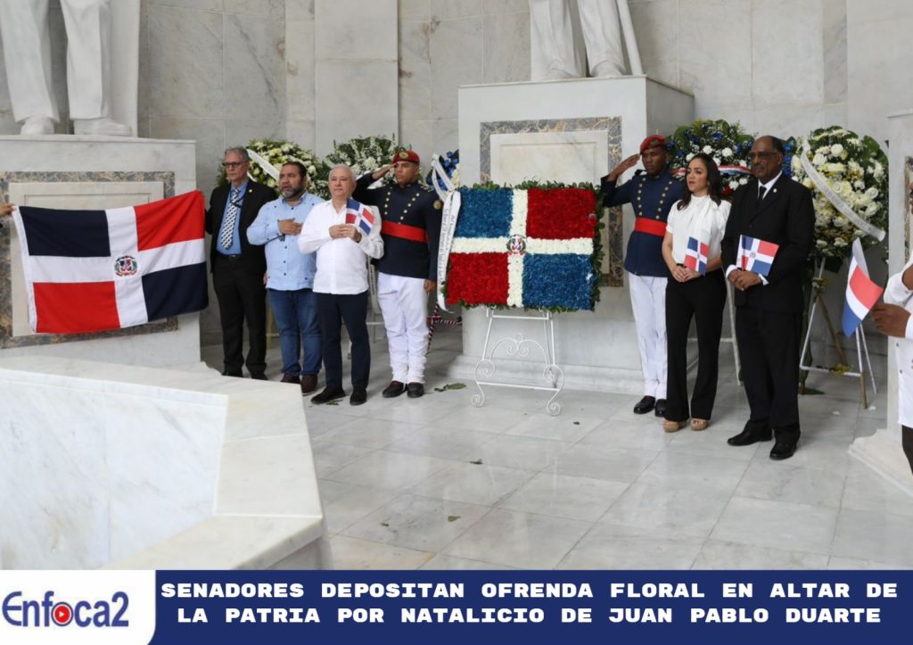 Senadores depositan ofrenda floral en Altar de la Patria por natalicio de Juan Pablo Duarte