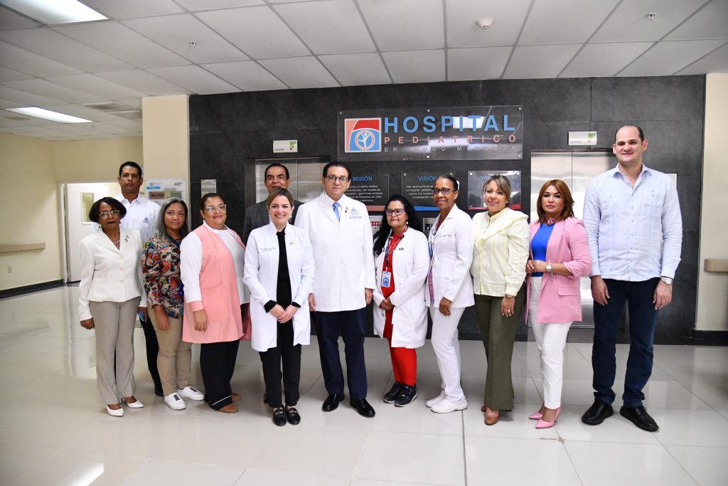 Autoridades de Salud realizan recorrido en Hospital Hugo Mendoza.