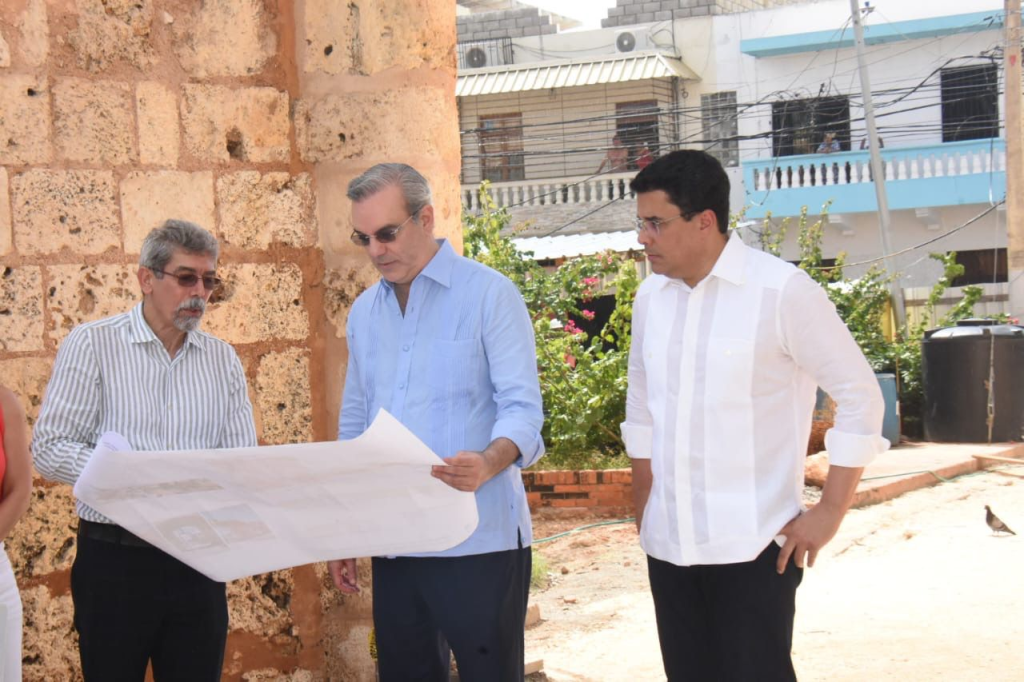 Ministro Collado destaca los avances de trabajos en Ciudad Colonial.