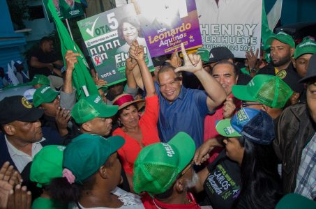 Cientos de comunitarios de Sabana Perdida afirman que alcalde Carlos Guzmán será el primero en repetir en SDN