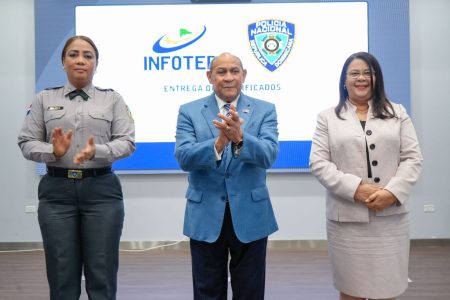 INFOTEP e IPES certifican oficiales PN en lenguaje de señas