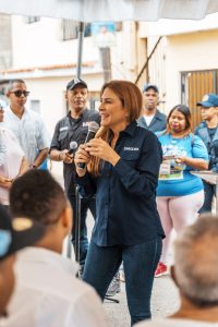 Carolina Mejía insta a los servidores públicos tratar con amor a la gente