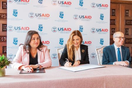 USAID y ADN firman memorando para eficiencia energética municipal