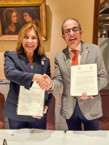 Carolina Mejía Firma Acuerdo Con Rector Universidad de Sevilla