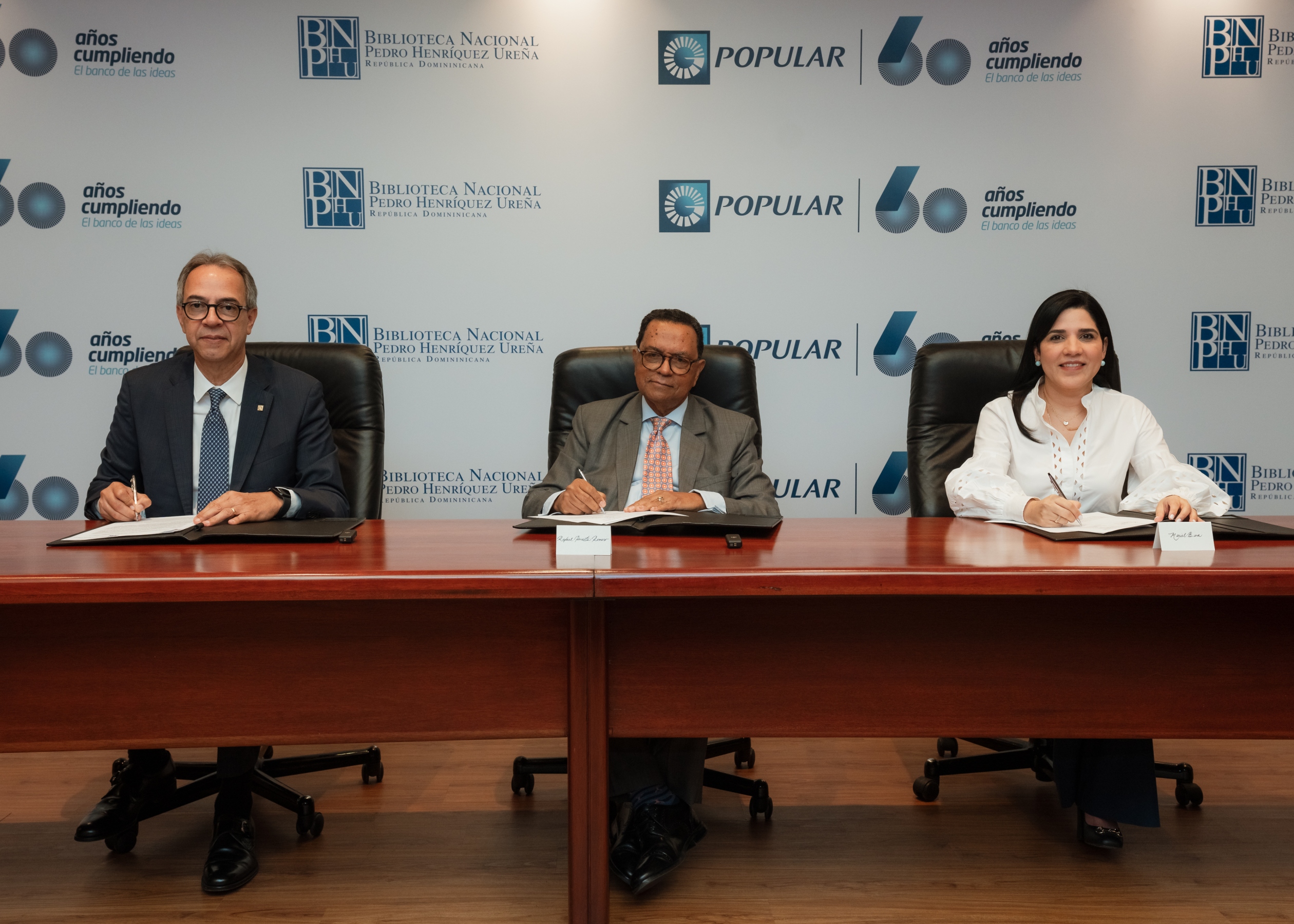 Banco Popular y Biblioteca UNPHU extienden acuerdo de colaboración